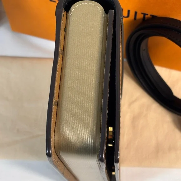 Louis Vuitton Reverse Book Woc Sold - Picture 7 of 16